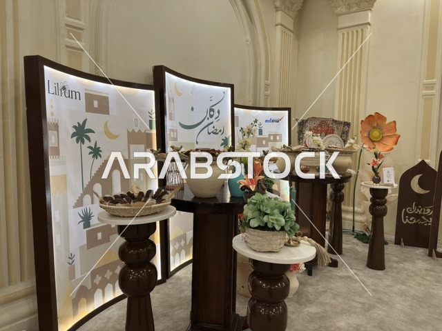 معرض في فعالية دكان رمضان بفندق القصيبي بالمنطقة الشرقية، فعالية رمضانية تراثية تجمع بين أجواء الشهر الفضيل، الدكاكين الشعبية، المنتجات المحلية، المأكولات الرمضانية، الحرف اليدوية، والهدايا التقليدية، في تجربة ثقافية واجتماعية دافئة تعكس روح رمضان والأصالة السعودية داخل أجواء فندقية راقية