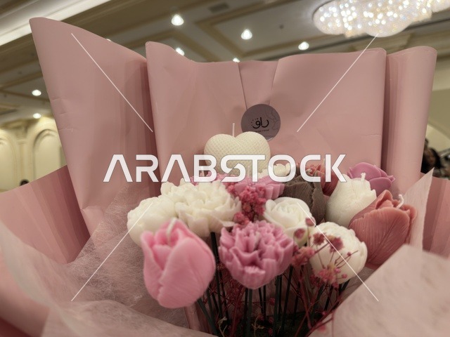 الزهور والورود في فعالية دكان رمضان بفندق القصيبي بالمنطقة الشرقية، فعالية رمضانية تراثية تجمع بين أجواء الشهر الفضيل، الدكاكين الشعبية، المنتجات المحلية، المأكولات الرمضانية، الحرف اليدوية، والهدايا التقليدية، في تجربة ثقافية واجتماعية دافئة تعكس روح رمضان والأصالة السعودية داخل أجواء فندقية راقية