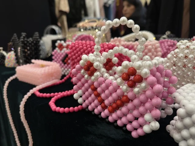 Handicrafts at the Ramadan Souk event at Al-Qusaybi Hotel in the Eastern Province, a traditional Ramadan event that brings together the atmosphere of the holy month, popular shops, local products, Ramadan foods, handicrafts, and traditional gifts, in a warm cultural and social experience that reflects the spirit of Ramadan and Saudi authenticity within a luxurious hotel setting.