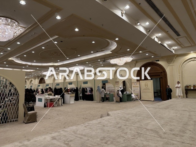 فعالية دكان رمضان بفندق القصيبي بالمنطقة الشرقية، فعالية رمضانية تراثية تجمع بين أجواء الشهر الفضيل، الدكاكين الشعبية، المنتجات المحلية، المأكولات الرمضانية، الحرف اليدوية، والهدايا التقليدية، في تجربة ثقافية واجتماعية دافئة تعكس روح رمضان والأصالة السعودية داخل أجواء فندقية راقية