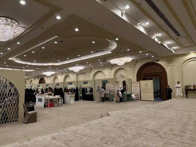 فعالية دكان رمضان بفندق القصيبي بالمنطقة الشرقية، فعالية رمضانية تراثية تجمع بين أجواء الشهر الفضيل، الدكاكين الشعبية، المنتجات المحلية، المأكولات الرمضانية، الحرف اليدوية، والهدايا التقليدية، في تجربة ثقافية واجتماعية دافئة تعكس روح رمضان والأصالة السعودية داخل أجواء فندقية راقية