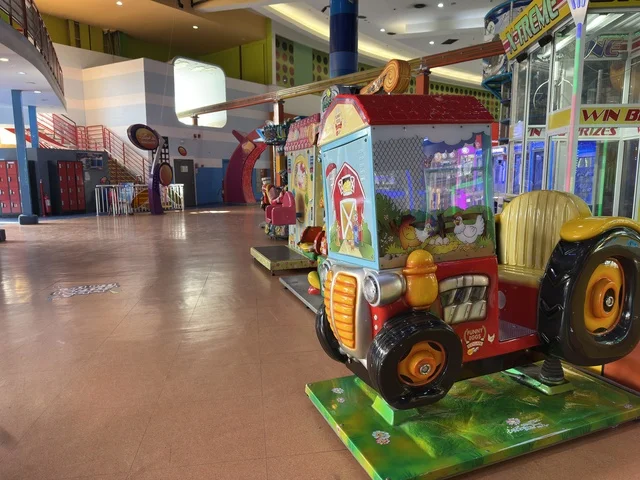 An indoor entertainment venue, Dhahran is the largest and most prominent shopping mall in the Eastern Province of the Kingdom of Saudi Arabia, featuring shopping centers and luxury stores, enhancing the visitor experience and improving facilities, as well as places for family recreational activities.