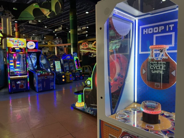 A play and entertainment hall for children, Dhahran is the largest and most prominent shopping mall in the Eastern Province of the Kingdom of Saudi Arabia, featuring shopping centers and luxury stores, enhancing the visitor experience and improving facilities, as well as places for family recreational activities.