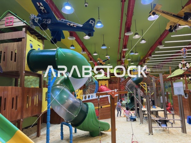 مناطق ألعاب وترفيه للاطفال، الظهران أكبر وأبرز المجمعات التجارية في المنطقة الشرقية بالمملكة العربية السعودية، مراكز التسوق والمتاجر الفاخرة، رفع مستوى تجربة الزوار وتحسين المرافق، اماكن الأنشطة العائلية الترفيهية