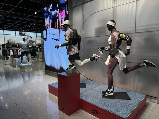 The Southern Doha neighborhood on King Saud Road, Dhahran is the largest and most prominent shopping complex in the Eastern Province of the Kingdom of Saudi Arabia, featuring shopping centers and luxury stores, enhancing the visitor experience and improving facilities, as well as places for family recreational activities.