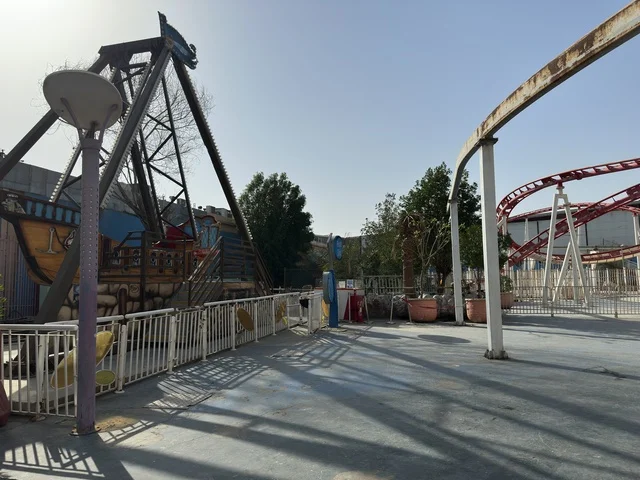 An amusement park in Dhahran is the largest and most prominent shopping complex in the Eastern Province of the Kingdom of Saudi Arabia, featuring shopping centers and luxury stores, enhancing the visitor experience and improving facilities, as well as places for family recreational activities.