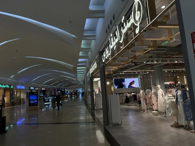 The architectural art, designs, and interior decorations of malls, Dhahran is the largest and most prominent shopping complex in the Eastern Province of the Kingdom of Saudi Arabia, shopping centers and luxury stores, enhancing the visitor experience and improving facilities, places for family entertainment activities.