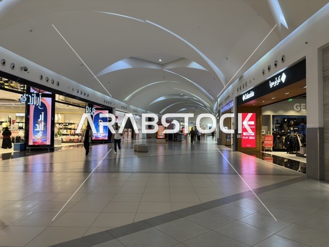 العلامات الفاخرة والماركات الشعبية، الظهران أكبر وأبرز المجمعات التجارية في المنطقة الشرقية بالمملكة العربية السعودية، مراكز التسوق والمتاجر الفاخرة، رفع مستوى تجربة الزوار وتحسين المرافق، اماكن الأنشطة العائلية الترفيهية