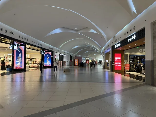 Luxury brands and popular brands, Dhahran is the largest and most prominent shopping mall in the Eastern Province of the Kingdom of Saudi Arabia, shopping centers and luxury stores, enhancing the visitor experience and improving facilities, places for family entertainment activities.