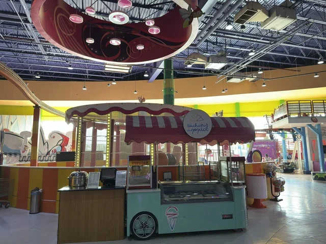 مكان ترفيهي داخلي، الظهران أكبر وأبرز المجمعات التجارية في المنطقة الشرقية بالمملكة العربية السعودية، مراكز التسوق والمتاجر الفاخرة، رفع مستوى تجربة الزوار وتحسين المرافق، اماكن الأنشطة العائلية الترفيهية