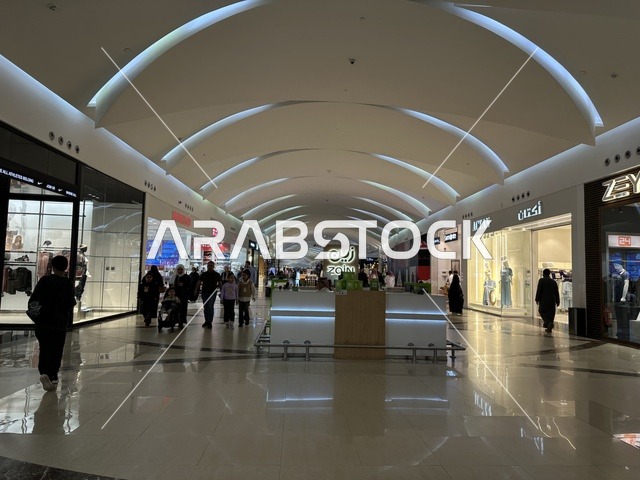 حي الدوحة الجنوبية على طريق الملك سعود، الظهران أكبر وأبرز المجمعات التجارية في المنطقة الشرقية بالمملكة العربية السعودية، مراكز التسوق والمتاجر الفاخرة، رفع مستوى تجربة الزوار وتحسين المرافق، اماكن الأنشطة العائلية الترفيهية