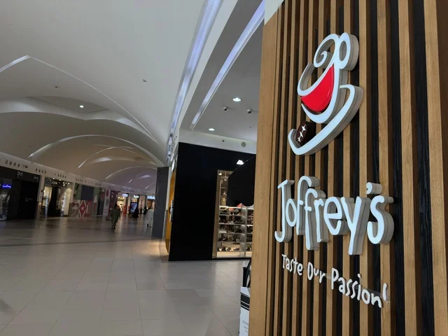 A comprehensive and comfortable shopping experience, Dhahran is the largest and most prominent shopping mall in the Eastern Province of the Kingdom of Saudi Arabia, featuring shopping centers and luxury stores, enhancing the visitor experience and improving facilities, as well as places for family entertainment activities.