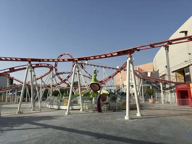 An amusement park in Dhahran is the largest and most prominent shopping complex in the Eastern Province of the Kingdom of Saudi Arabia, featuring shopping centers and luxury stores, enhancing the visitor experience and improving facilities, as well as places for family recreational activities.
