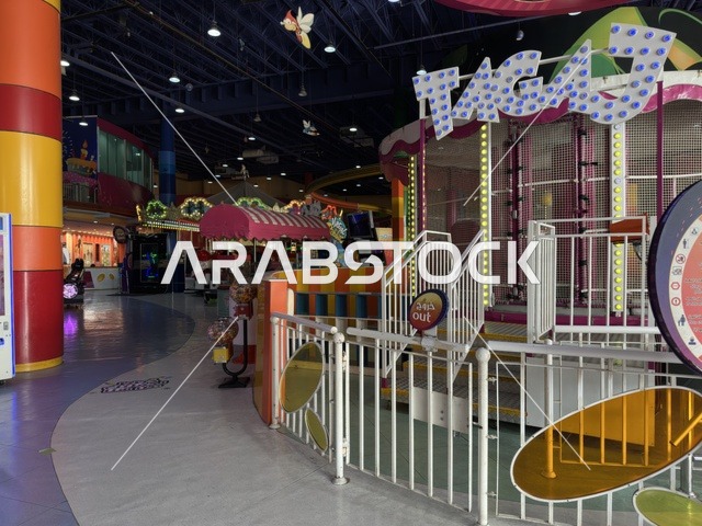 مدينة ملاهي في الظهران أكبر وأبرز المجمعات التجارية في المنطقة الشرقية بالمملكة العربية السعودية، مراكز التسوق والمتاجر الفاخرة، رفع مستوى تجربة الزوار وتحسين المرافق، اماكن الأنشطة العائلية الترفيهية