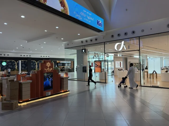 Luxury brands and popular brands, Dhahran is the largest and most prominent shopping mall in the Eastern Province of the Kingdom of Saudi Arabia, shopping centers and luxury stores, enhancing the visitor experience and improving facilities, places for family entertainment activities.