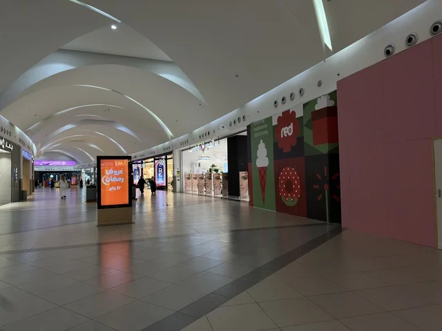 One of the most visited destinations in the world, Dhahran is the largest and most prominent shopping complex in the Eastern Province of the Kingdom of Saudi Arabia, featuring shopping centers and luxury stores, enhancing the visitor experience and improving facilities, as well as places for family entertainment activities.