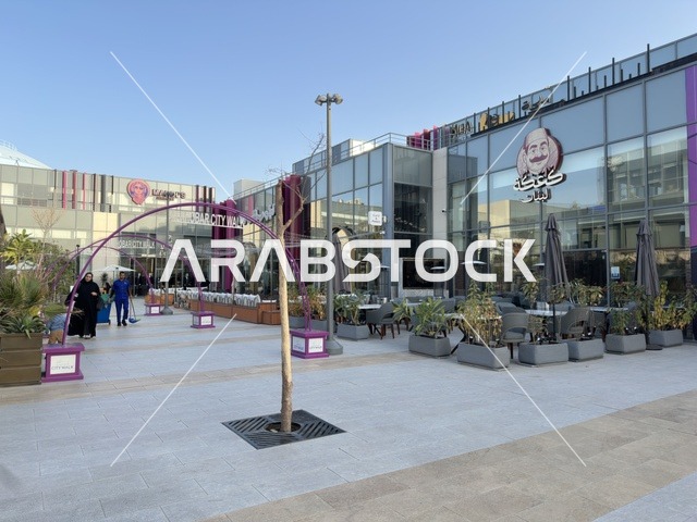 نخبة من المطاعم والمقاهي العالمية والمحلية، سيتي ووك الخبر وجهة تجارية وترفيهية عصرية تقع في مدينة الخبر في المملكة العربية السعودية، تصميم مبتكر تجمع بين المساحات المفتوحة والممرات الخضراء، توفر مواقف سيارات فسيحة