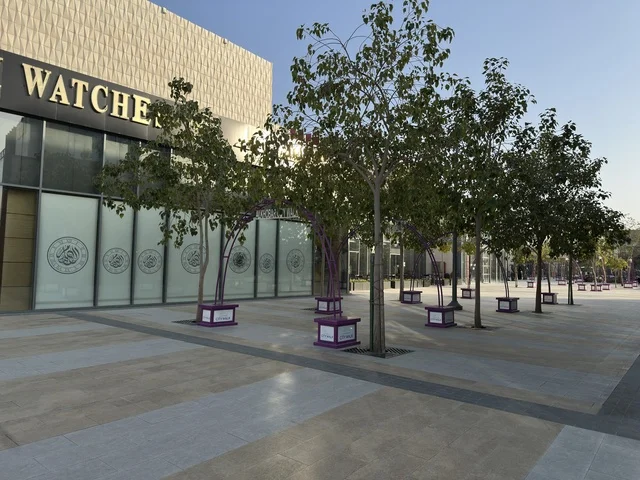 وثات للعطور، الأزياء، والألعاب، سيتي ووك الخبر وجهة تجارية وترفيهية عصرية تقع في مدينة الخبر في المملكة العربية السعودية، تصميم مبتكر تجمع بين المساحات المفتوحة والممرات الخضراء، نخبة من المطاعم والمقاهي العالمية والمحلية، توفر مواقف سيارات فسيحة