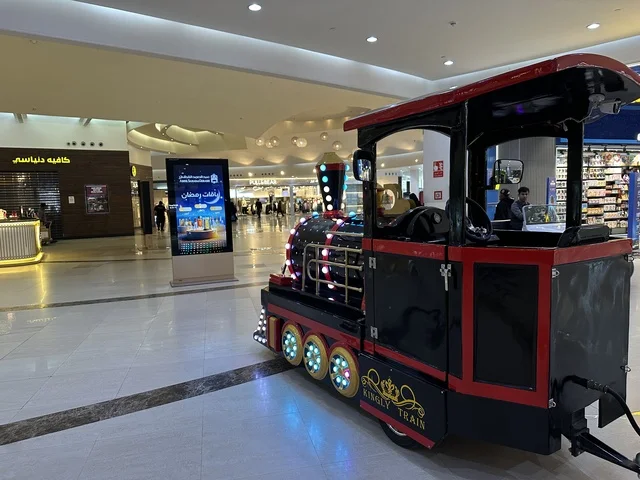 قطار الظهران مول، الظهران أكبر وأبرز المجمعات التجارية في المنطقة الشرقية بالمملكة العربية السعودية، مراكز التسوق والمتاجر الفاخرة، رفع مستوى تجربة الزوار وتحسين المرافق، اماكن الأنشطة العائلية الترفيهية