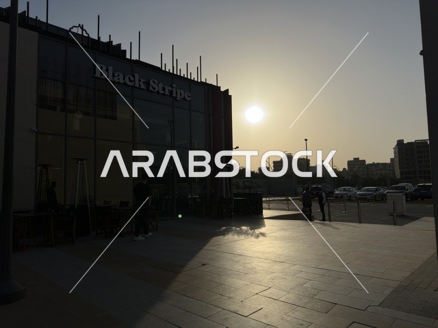 نخبة من المطاعم والمقاهي العالمية والمحلية، سيتي ووك الخبر وجهة تجارية وترفيهية عصرية تقع في مدينة الخبر في المملكة العربية السعودية، تصميم مبتكر تجمع بين المساحات المفتوحة والممرات الخضراء، توفر مواقف سيارات فسيحة