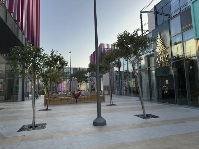 سيتي ووك الخبر وجهة تجارية وترفيهية عصرية تقع في مدينة الخبر في المملكة العربية السعودية، تصميم مبتكر تجمع بين المساحات المفتوحة والممرات الخضراء، نخبة من المطاعم والمقاهي العالمية والمحلية،  توفر مواقف سيارات فسيحة