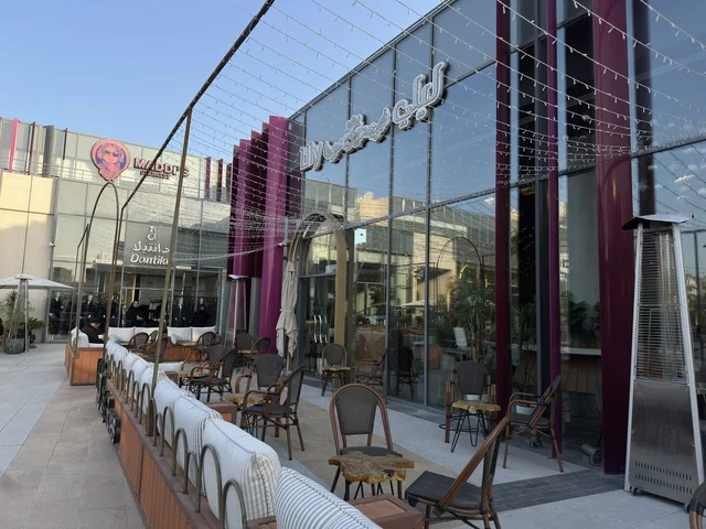 نخبة من المطاعم والمقاهي العالمية والمحلية، سيتي ووك الخبر وجهة تجارية وترفيهية عصرية تقع في مدينة الخبر في المملكة العربية السعودية، تصميم مبتكر تجمع بين المساحات المفتوحة والممرات الخضراء، توفر مواقف سيارات فسيحة