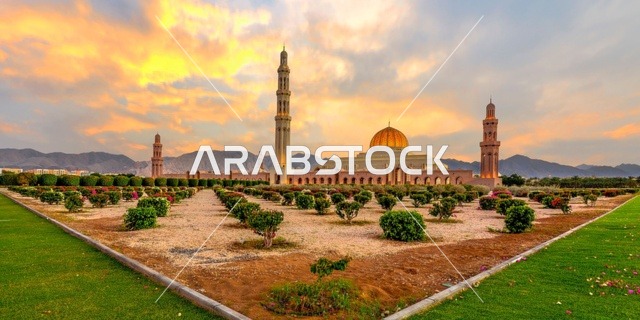 الفن الهندسي المعماري للمساجد على الطراز الإسلامي، زراعة الأشجار والنباتات في محيط جامع السلطان قابوس الأكبر في مسقط، العبادة والتقرب إلى الله تعالى، الأماكن والمعالم الإسلامية الدينية المشهورة في سلطنة عمان، دعوة المسلمين إلى أداء الصلاة