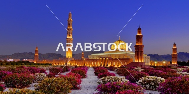 الفن الهندسي المعماري للمساجد على الطراز الإسلامي، زراعة الأشجار والنباتات في محيط جامع السلطان قابوس الأكبر في مسقط، العبادة والتقرب إلى الله تعالى، الأماكن والمعالم الإسلامية الدينية المشهورة في سلطنة عمان، دعوة المسلمين إلى أداء الصلاة