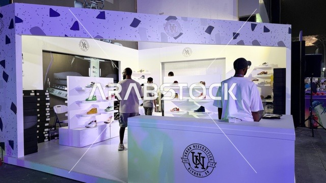 Jeddah Season events in the Kingdom, visitors are strolling through the Sneaker Con Jeddah exhibition from February 1 to 3, 2026, at the Jeddah Corniche Circuit, the largest global exhibition specialized in sneaker culture, a trading area for buying, selling, and exchanging sports shoes.
