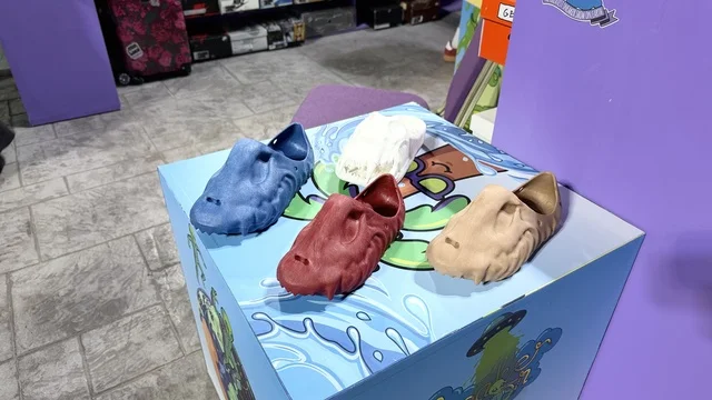 A sports shoe exhibition at Sneaker Con Jeddah from February 1 to 3, 2026, at the Jeddah Corniche Circuit, part of the Jeddah Season events in the Kingdom, the largest global exhibition specialized in sneaker culture, a trading area for buying, selling, and exchanging sports shoes.