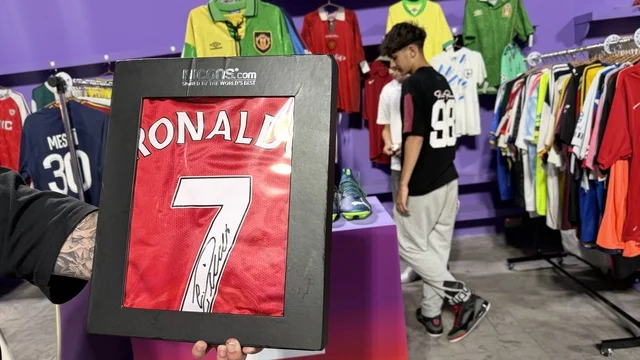 A trading area for buying, selling, and exchanging sports shoes, Sneaker Con Jeddah from February 1 to 3, 2026, at the Jeddah Corniche Circuit, part of the Jeddah Season events in the Kingdom, the largest global exhibition specialized in sneaker culture.