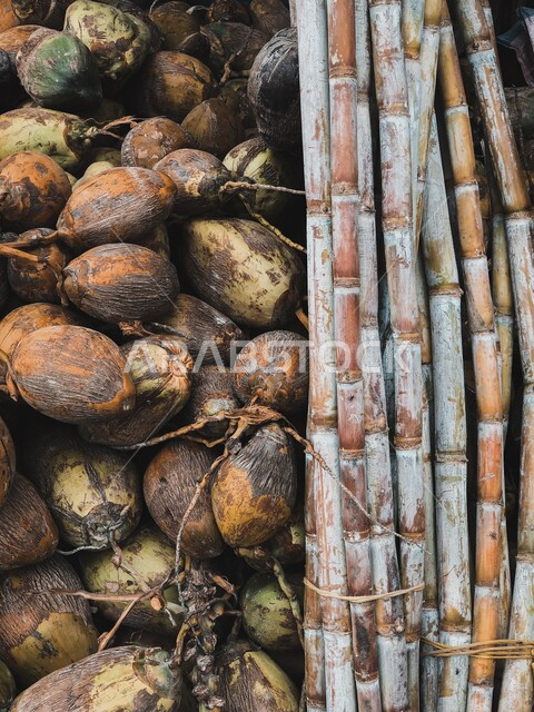 قصب السكر والمشلي في احد الاسواق ، مشروبات سكرية لذيذة ، ماء النارجيل ، مشروبات صحية طازجة ، عصائر طبيعية