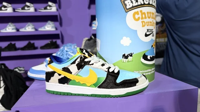 A sports shoe exhibition at Sneaker Con Jeddah from February 1 to 3, 2026, at the Jeddah Corniche Circuit, part of the Jeddah Season events in the Kingdom, the largest global exhibition specialized in sneaker culture, a trading area for buying, selling, and exchanging sports shoes.