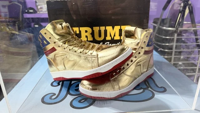 A sports shoe exhibition at Sneaker Con Jeddah from February 1 to 3, 2026, at the Jeddah Corniche Circuit, part of the Jeddah Season events in the Kingdom, the largest global exhibition specialized in sneaker culture, a trading area for buying, selling, and exchanging sports shoes.