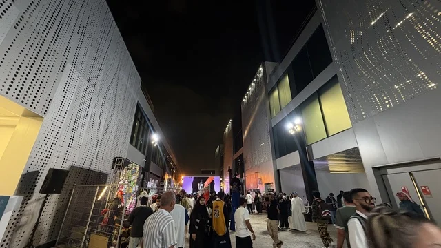 Jeddah Season events in the Kingdom, visitors are strolling through the Sneaker Con Jeddah exhibition from February 1 to 3, 2026, at the Jeddah Corniche Circuit, the largest global exhibition specialized in sneaker culture, a trading area for buying, selling, and exchanging sports shoes.