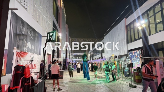 أكبر معرض عالمي متخصص في ثقافة السنيكرز، منطقة تداول لبيع وشراء وتبديل الأحذية الرياضية،  معرض سنيكر كون جدة من 1 إلى 3 فبراير 2026 في حلبة كورنيش جدة، فعاليات موسم جدة في المملكة