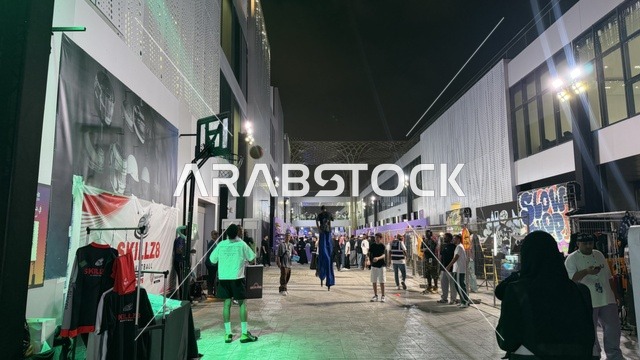 أكبر معرض عالمي متخصص في ثقافة السنيكرز، منطقة تداول لبيع وشراء وتبديل الأحذية الرياضية،  معرض سنيكر كون جدة من 1 إلى 3 فبراير 2026 في حلبة كورنيش جدة، فعاليات موسم جدة في المملكة