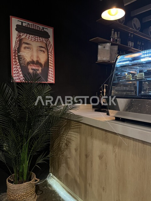 كافيهات ومطاعم بداخل المملكة العربية السعودية، تصاميم و ديكورات داخلية، مقهى خليجي سعودي، صورة ولي عهد المملكة العربية السعودية محمد بن سلمان