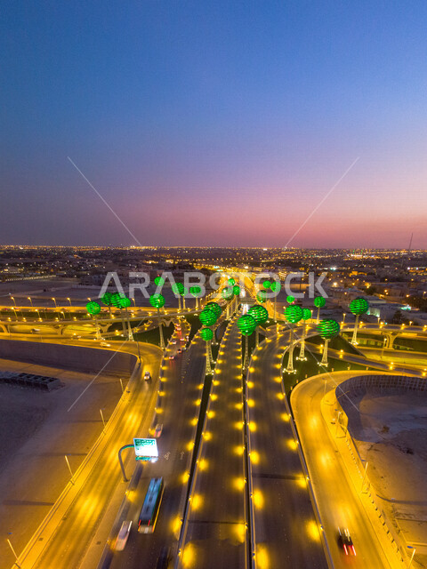 صورة جمالية لميدان طريقي الملك عبد الله والملك خالد في مدينة الرياض بالمملكة العربية السعودية، جمال الطرق والشوارع بالسعودية، معالم مشهورة في الرياض، السياحة في المملكة العربية السعودية