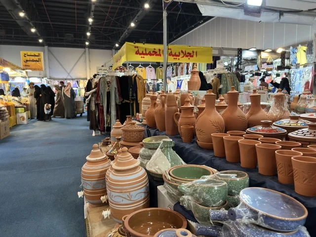 أواني فخارية تقليدية في معرض هلا فبراير إكسبو الظهران