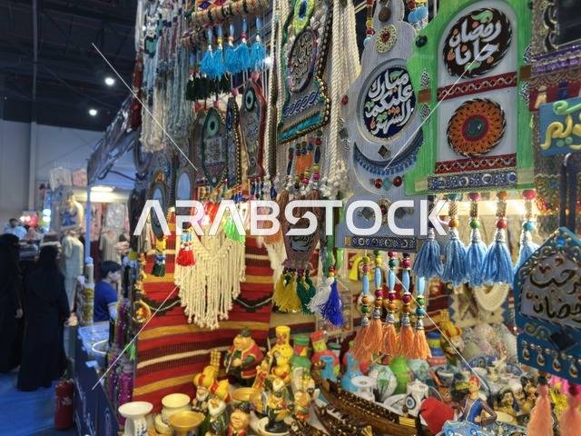 زينة رمضان وهدايا تذكارية في إكسبو الظهران