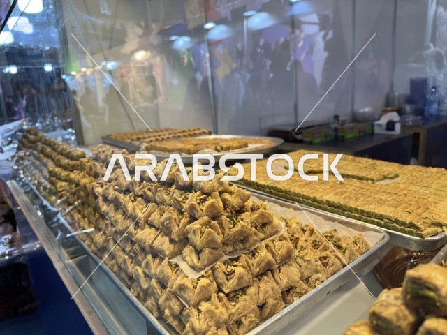 عرض الحلويات العربية والبقلاوة في إكسبو الظهران