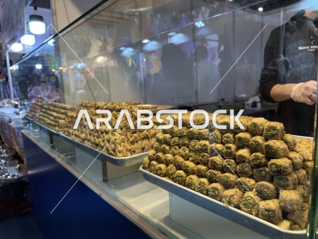 حلويات عربية في معرض هلا فبراير إكسبو الظهران