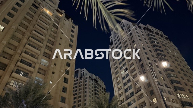 مباني فعالية ليالي إعمار السكنية في مدينة جدة ليلاً