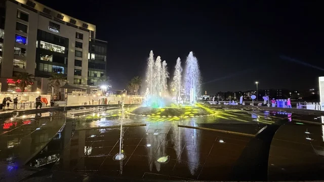 Emaar Nights Jeddah Dancing Fountain at Night