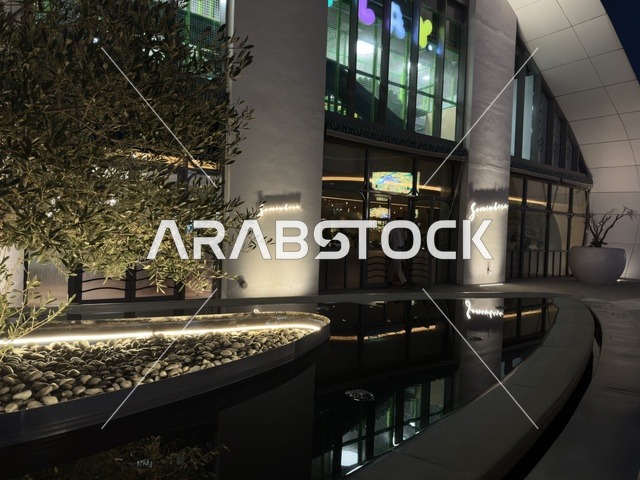 مطعم سموير في مطل البجيري بالدرعية ليلاً