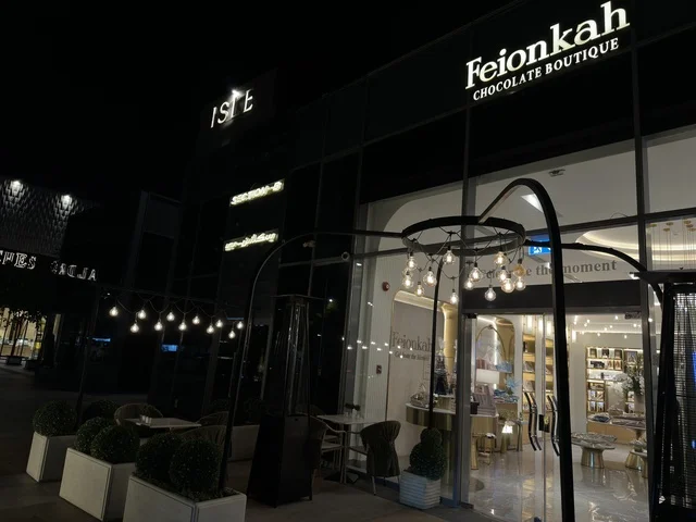 Feionkah Chocolate Boutique Storefront at Night