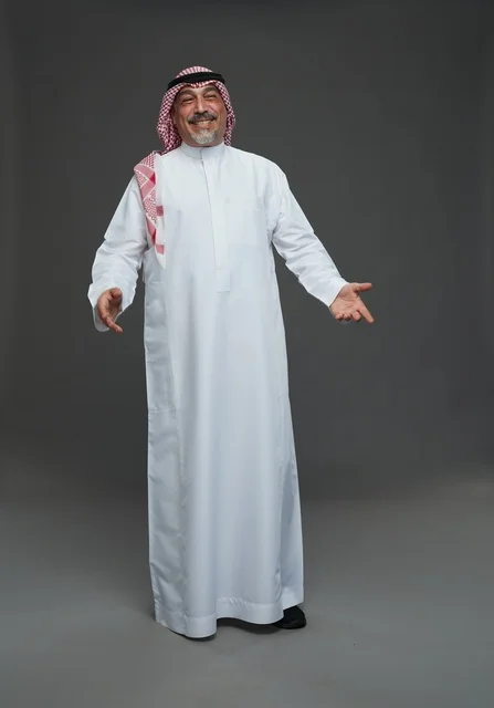 رجل سعودي بالزي التقليدي والشماغ والعقال