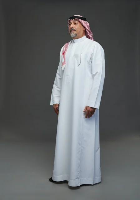 رجل سعودي بالزي التقليدي الشماغ والعقال