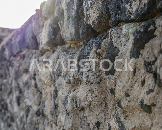 صورة لجدار حجري قديم ، حائط طيني ، بناء اثري ، مبنى قديم